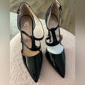 Never worn new in box JG t strap heel-size 11
